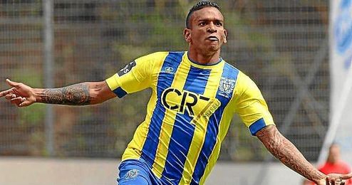 Amilton celebra un gol con el Uniao de Madeira. Amilton celebra un gol con el Uniao de Madeira.