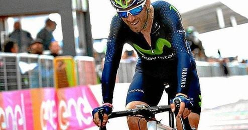 Valverde, debutante en el Giro a los 36 años, estrenó fiel a su clase su palmarés en la carrera rosa. Valverde, debutante en el Giro a los 36 años, estrenó fiel a su clase su palmarés en la carrera rosa.