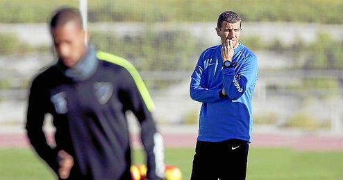 Javi Gracia, en un entrenamiento del Málaga. Javi Gracia, en un entrenamiento del Málaga.