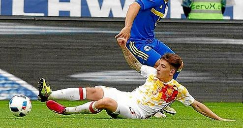 Bellerín, en el partido ante Bosnia. Bellerín, en el partido ante Bosnia.