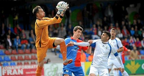 Imagen del partido entre el Langreo y el Alcalá en el Nuevo Ganzábal. Imagen del partido entre el Langreo y el Alcalá en el Nuevo Ganzábal.