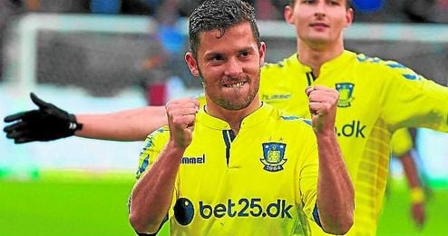 El lateral danés Riza Durmisi, primer fichaje para la temporada 16/17 del Betis. El lateral danés Riza Durmisi, primer fichaje para la temporada 16/17 del Betis.