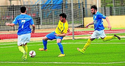 Baraja controla el balón en un partido. Baraja controla el balón en un partido.