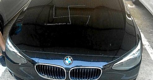 Así ha quedado el coche de uno de los jugadores del filial del Zaragoza. Así ha quedado el coche de uno de los jugadores del filial del Zaragoza.