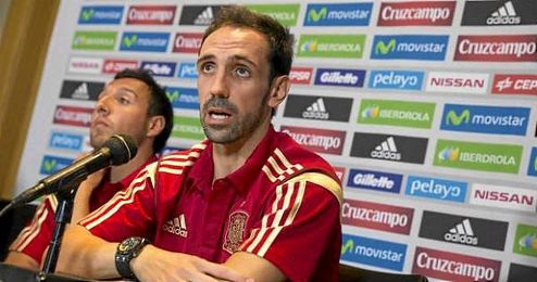 Juanfran en rueda de prensa. Juanfran en rueda de prensa.