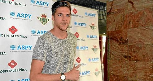 Jonas Martin, antes de pasar el reconocimiento médico con el Betis. Jonas Martin, antes de pasar el reconocimiento médico con el Betis.
