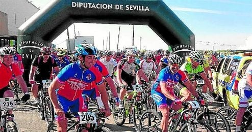 208 ciclistas se dieron cita en Almensilla. 208 ciclistas se dieron cita en Almensilla.