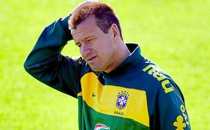 En esta su segunda etapa en Brasil, Dunga firmó doce victorias, cinco empates y tres derrotas. En esta su segunda etapa en Brasil, Dunga firmó doce victorias, cinco empates y tres derrotas.