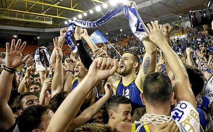 El COB siempre ha estado muy unido a su afición. El COB siempre ha estado muy unido a su afición.