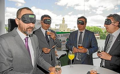 El acto sirvió para vivir las mismas sensaciones que experimentan los ciegos. El acto sirvió para vivir las mismas sensaciones que experimentan los ciegos.