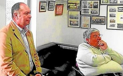 En la imagen, Repetto, presidente del Alcalá, y Antonio Gaitán, propietario de AMC FC. En la imagen, Repetto, presidente del Alcalá, y Antonio Gaitán, propietario de AMC FC.