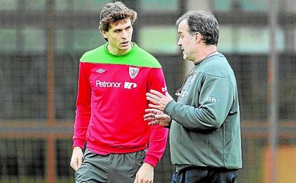 Llorente brilló con Bielsa en la 11/12, aunque tuvieron sus roces en la campaña siguiente. Llorente brilló con Bielsa en la 11/12, aunque tuvieron sus roces en la campaña siguiente.