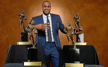 James añadirá más trofeos a su nutrido palmarés. James añadirá más trofeos a su nutrido palmarés.