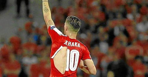 Xhaka, con una de las camisetas rotas en el partido ante Francia. Xhaka, con una de las camisetas rotas en el partido ante Francia.