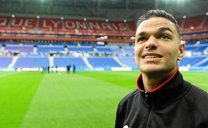 Hatem Ben Arfa acaba contrato con el Niza el próximo día 30 y es uno de los ´chollos´ de este mercado. Hatem Ben Arfa acaba contrato con el Niza el próximo día 30 y es uno de los ´chollos´ de este mercado.