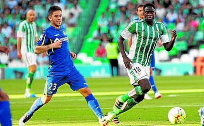 Alfred N´Diaye, en acción frente al Getafe. Alfred N´Diaye, en acción frente al Getafe.
