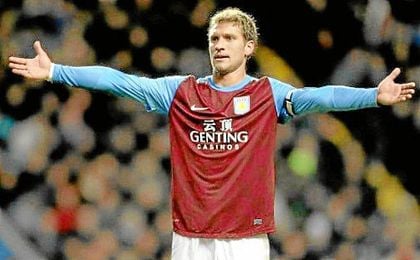 Petrov, en su etapa en el Aston Villa. Petrov, en su etapa en el Aston Villa.