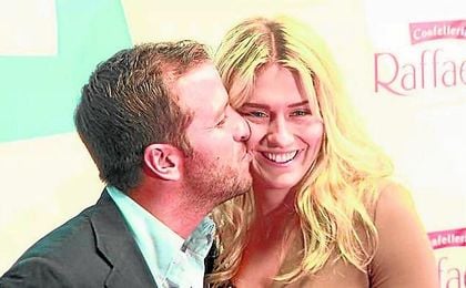 Rafael van der Vaart, con su nueva novia, Estevana Polman. Rafael van der Vaart, con su nueva novia, Estevana Polman.
