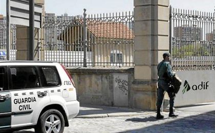 La Guardia Civil registra las sedes de Adif La Guardia Civil registra las sedes de Adif