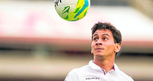 El brasileño Ganso, con la elástica del Sao Paulo, podría dar el salto a Europa a sus 26 años de edad; Sampaoli habría acelerado la operación tras su llegada. El brasileño Ganso, con la elástica del Sao Paulo, podría dar el salto a Europa a sus 26 años de edad; Sampaoli habría acelerado la operación tras su llegada.