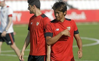 Kiyotake, durante un entrenamiento del Sevilla. Kiyotake, durante un entrenamiento del Sevilla.