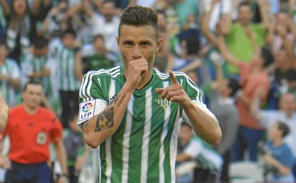 Rubén Castro quiere seguir haciendo historia en el Betis Rubén Castro quiere seguir haciendo historia en el Betis
