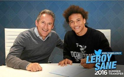 Sané, junto a Txiki Begiristain. Sané, junto a Txiki Begiristain.