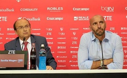 José Castro, junto a Monchi en la rueda de prensa. José Castro, junto a Monchi en la rueda de prensa.