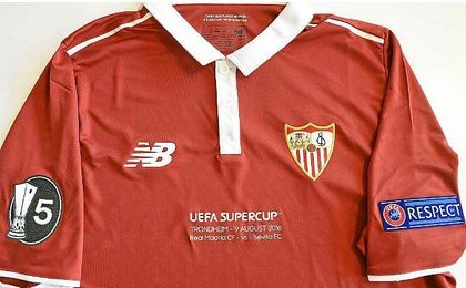 "La Quinta" se exhibe en la manga derecha de la camiseta de la final. "La Quinta" se exhibe en la manga derecha de la camiseta de la final.