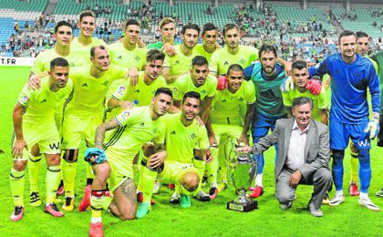 Los béticos celebran la victoria en la Copa Ibérica Los béticos celebran la victoria en la Copa Ibérica