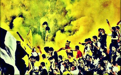 Ultras del Beitar Jerusalem durante un encuentro de la liga israelí. Ultras del Beitar Jerusalem durante un encuentro de la liga israelí.