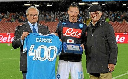 Hamsik renueva con el Nápoles hasta 2020. Hamsik renueva con el Nápoles hasta 2020.