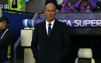 Zidane durante la disputa del encuentro. Zidane durante la disputa del encuentro.