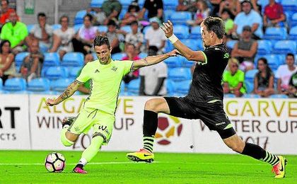 El canario hizo un ´hat-trick´ perfecto ante el Sporting de Portugal. El canario hizo un ´hat-trick´ perfecto ante el Sporting de Portugal.