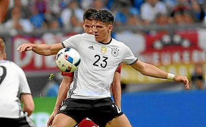 Mario Gómez jugará en el Wolfsburgo la próxima temporada. Mario Gómez jugará en el Wolfsburgo la próxima temporada.