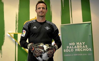 Manu Herrera, en su presentación con el Betis. Manu Herrera, en su presentación con el Betis.