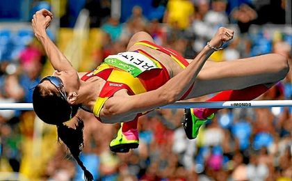 Beitia logró el pase a la final en el primer salto. Beitia logró el pase a la final en el primer salto.