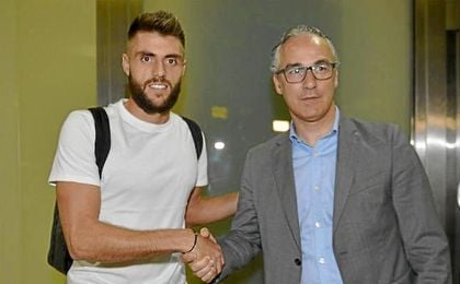 El catalán aterrizó en Sevilla a última hora del jueves pasado. El catalán aterrizó en Sevilla a última hora del jueves pasado.
