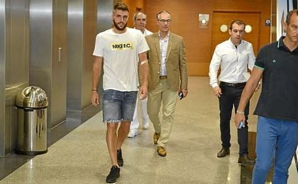 David López pasó reconocimiento el viernes de la semana pasada. David López pasó reconocimiento el viernes de la semana pasada.