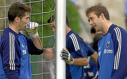 Casillas y Lopetegui, con la selección española en 2002. Casillas y Lopetegui, con la selección española en 2002.