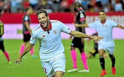 Franco Vázquez ha llamado la atención de Argentina tras su gran comienzo con el Sevilla. Franco Vázquez ha llamado la atención de Argentina tras su gran comienzo con el Sevilla.