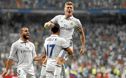 Kroos celebra su gol que dio el triunfo a los blancos. Kroos celebra su gol que dio el triunfo a los blancos.