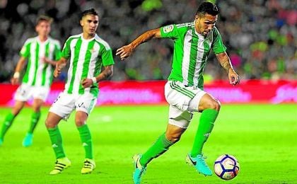 El ex del Corinthians entregó con acierto 61 balones de los 62 que intentó, casi un 100%. El ex del Corinthians entregó con acierto 61 balones de los 62 que intentó, casi un 100%.