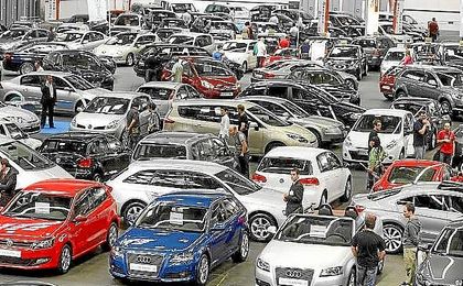 La venta de coches se dispara un 21% gracias al ´rent a car´. La venta de coches se dispara un 21% gracias al ´rent a car´.