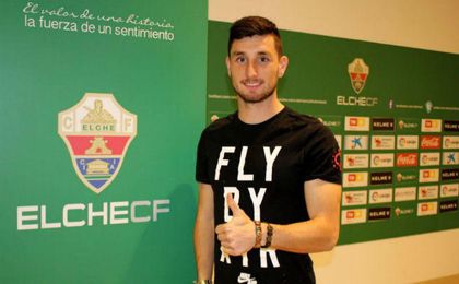Borja Valle en su presentación como jugador del equipo ilicitano. ECF Borja Valle en su presentación como jugador del equipo ilicitano. ECF
