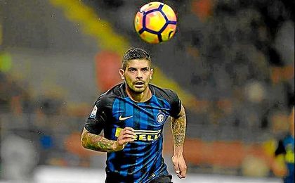 Banega cobraría seis millones por temporada en China. Banega cobraría seis millones por temporada en China.