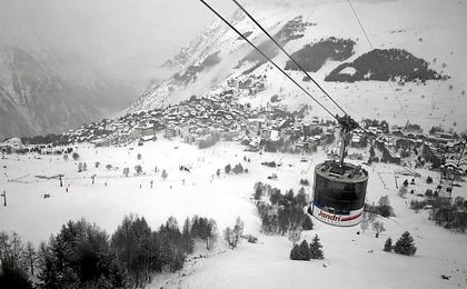 Al menos cuatro esquiadores muertos por una avalancha en los Alpes franceses Al menos cuatro esquiadores muertos por una avalancha en los Alpes franceses