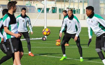 Joaquín, Rafa Navarro y José Carlos, ausencias en el entrenamiento del Betis Joaquín, Rafa Navarro y José Carlos, ausencias en el entrenamiento del Betis