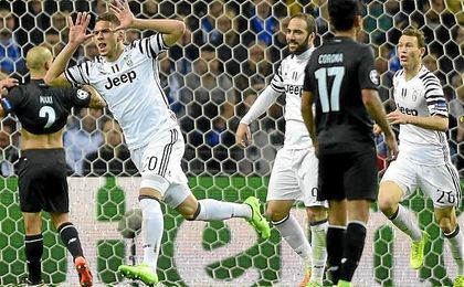 Pjaca celebra el primer gol de la Juventus en Oporto. Pjaca celebra el primer gol de la Juventus en Oporto.