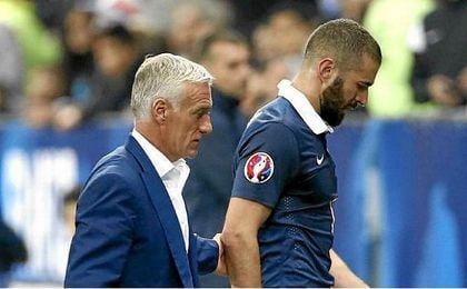 Deschamps: "Si Benzema sigue jugando así, volverá en algún momento a la selección" Deschamps: "Si Benzema sigue jugando así, volverá en algún momento a la selección"